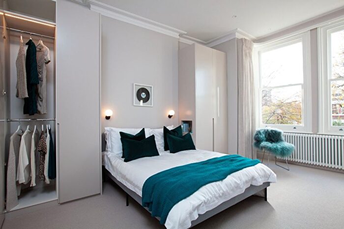 2 Bedroom Flat To Rent In Castelnau, Barnes, SW13