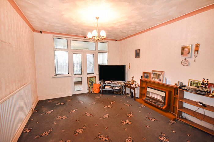 3 Bedroom Semi-Detached House For Sale In Welby Avenue, Nottingham, NG7