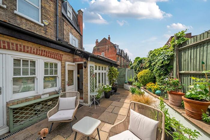 2 Bedroom Flat For Sale In Glenloch Road, Belsize Park, NW3