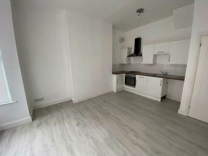 1 Bedroom Flat To Rent In Hinckley Road, Westcotes, Leicester, LE3