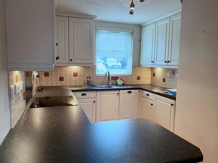 1 Bedroom Studio Flat To Rent In 271 Leigham Court Road, London, SW16