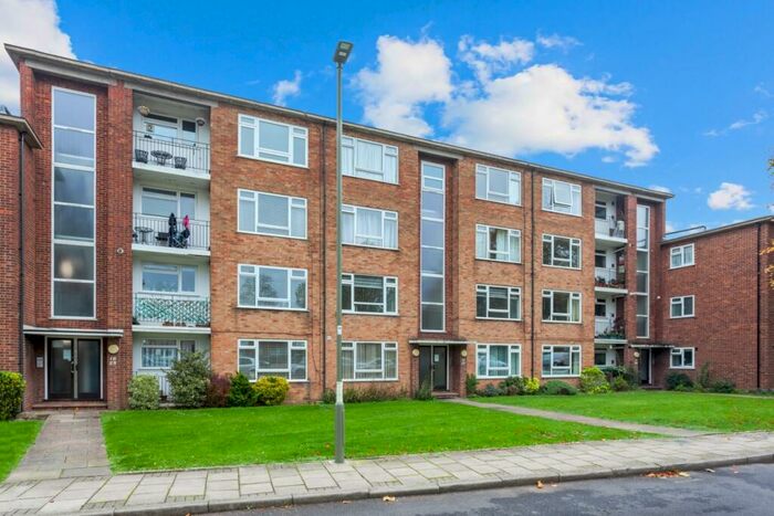 2 Bedroom Apartment To Rent In High Road London, N20