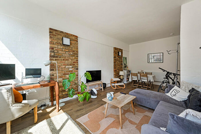 2 Bedroom Apartment To Rent In Grove House, London Fields London, E9