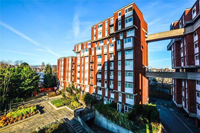 2 Bedroom Apartment To Rent In Crayford Road, Holloway, London, N7