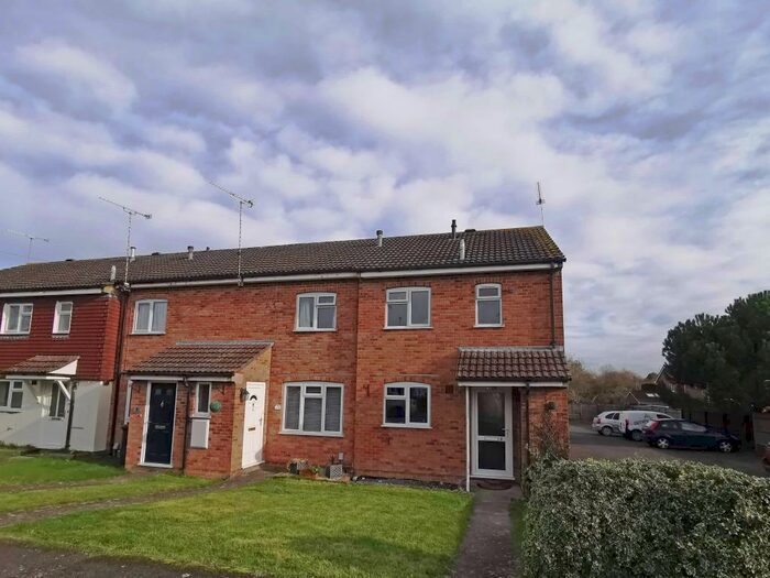 3 Bedroom End Of Terrace House To Rent In River Way, Durrington, SP4