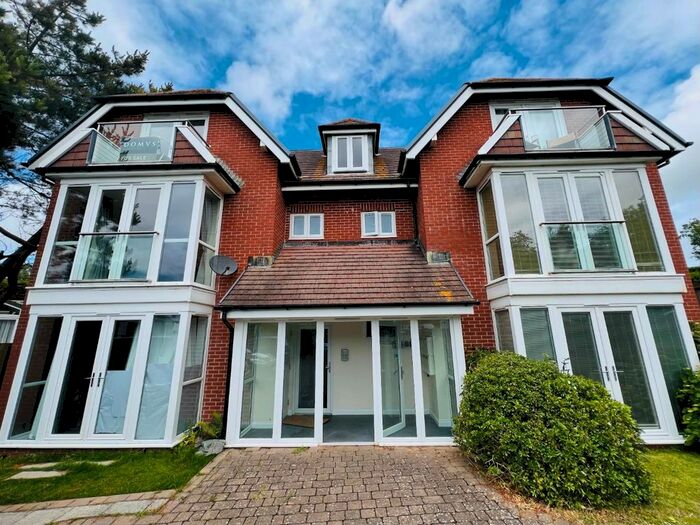 2 Bedroom Flat To Rent In Bowleaze Coveway, Weymouth, DT3