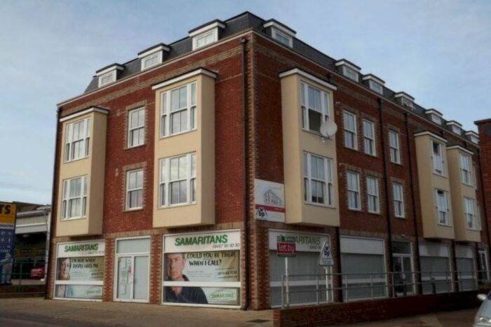 2 Bedroom Flat To Rent In South Street, Newport, PO30