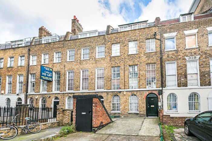 2 Bedroom Maisonette To Rent In Kingsland Road, E8