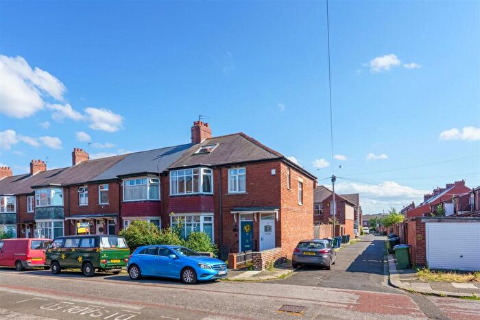 4 Bedroom Maisonette To Rent In £pppw - Rokeby Terrace, Heaton, NE6