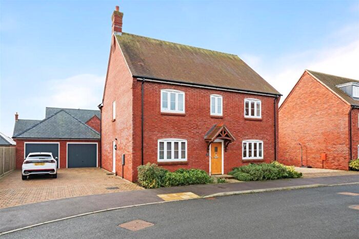 4 Bedroom Detached House For Sale In Harvest Hill, Charminster, Dorchester, DT2