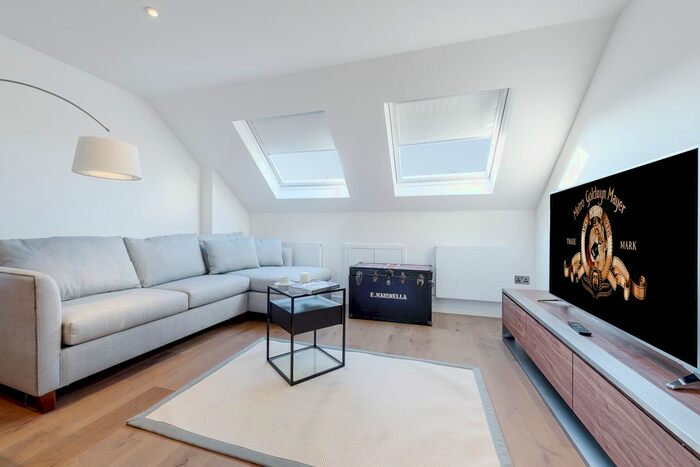 2 Bedroom Flat To Rent In Whittingstall Road, Parsons Green, SW6