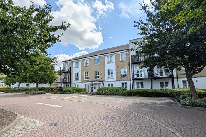 2 Bedroom Flat To Rent In Knaphill, Surrey, GU21