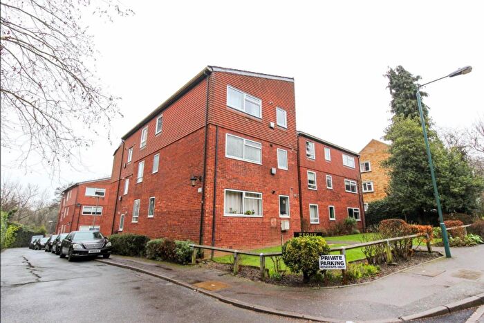 2 Bedroom Flat To Rent In Peony Court, Bridle Path, Woodford Green, IG8