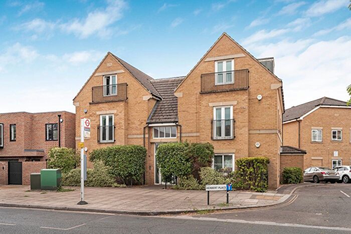 2 Bedroom Flat To Rent In Alderman House, Spring Grove Road, TW7