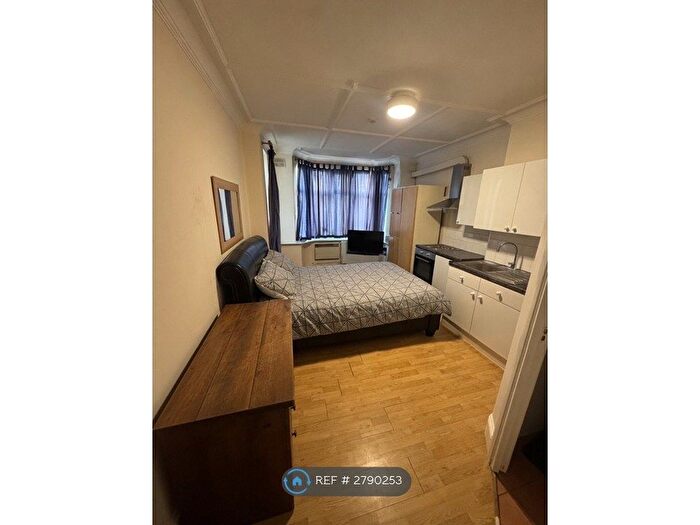 Studio To Rent In Finchley Road, London, NW3