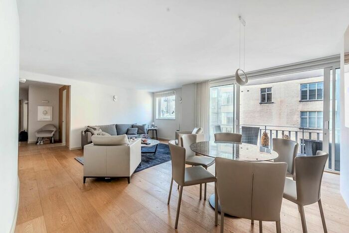3 Bedroom Flat To Rent In William Mews, Knightsbridge, London, SW1X