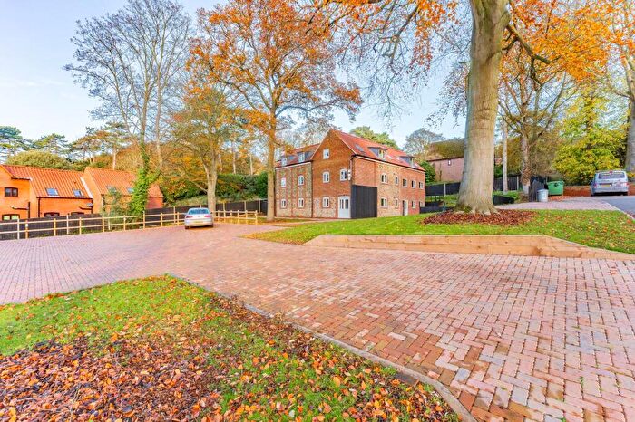 2 Bedroom Flat To Rent In Overstrand Road, Cromer, NR27