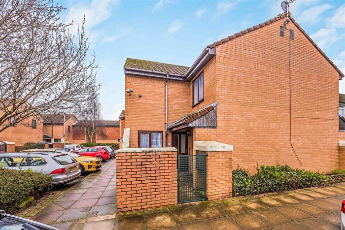 1 Bedroom End Of Terrace House For Sale In Inverness Road, Portsmouth, PO1