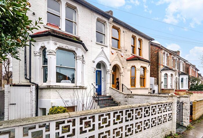 2 Bedroom Maisonette To Rent In Rossiter Road, Balham, London, SW12