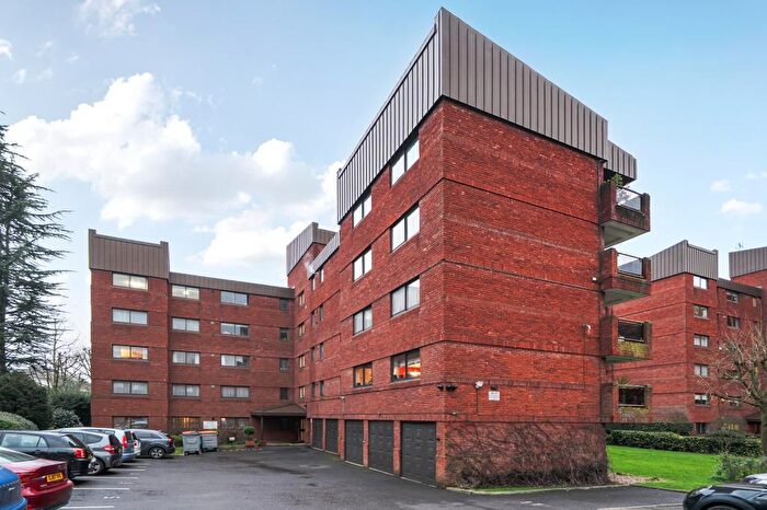 2 Bedroom Flat For Sale In Spencer Close, Finchley, N3