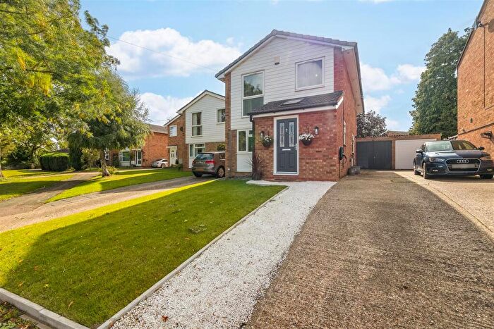 4 Bedroom Detached House For Sale In Halsey Drive, Hitchin, SG4