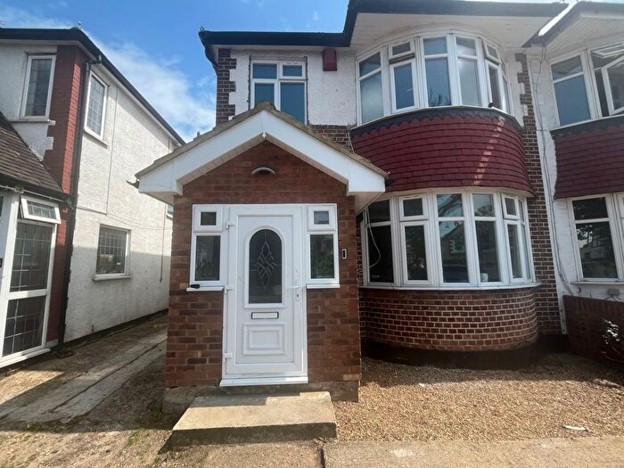 4 Bedroom Semi-Detached House To Rent In Greenford, UB6