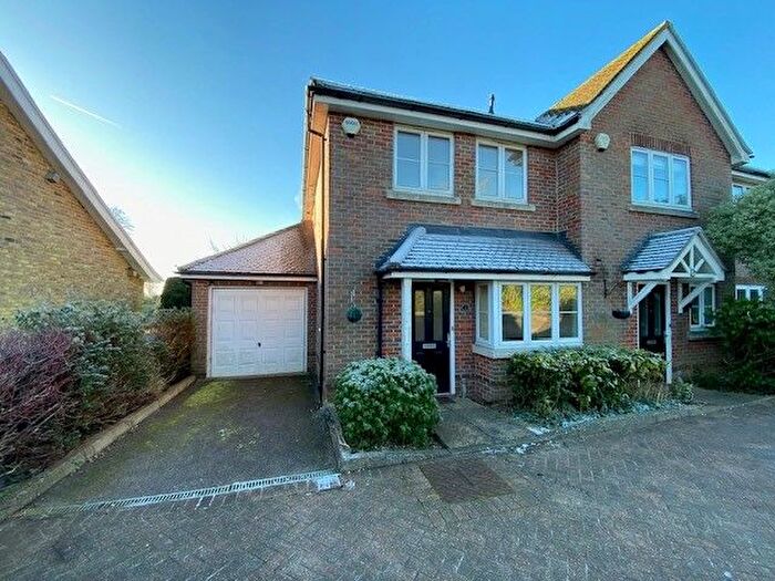3 Bedroom End Of Terrace House To Rent In Dell Close, Chesham, HP5