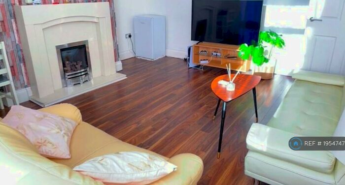 2 Bedroom Flat To Rent In Commercial Road, Byker, Newcastle Upon Tyne, NE6