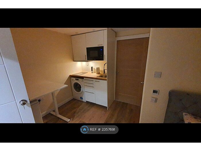 Studio To Rent In Mangold Way, Erith, DA18