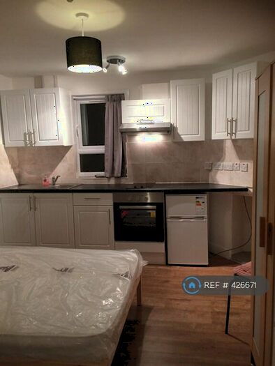 Studio To Rent In Archway Road, London, N6