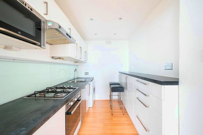 2 Bedroom Flat To Rent In Clapham Common North Side, Clapham, London, SW4