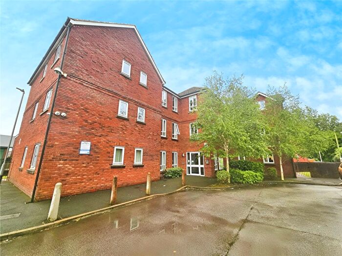 2 Bedroom Flat To Rent In Bolton Road, Westhoughton, Bolton, Greater Manchester, BL5