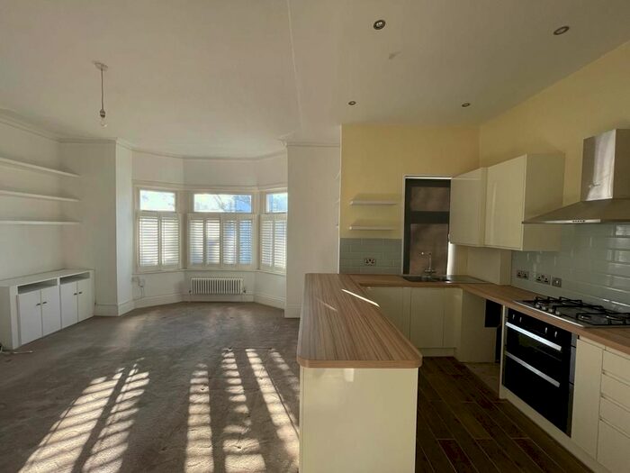 2 Bedroom Flat To Rent In Blenheim Gardens, Willesden, NW2