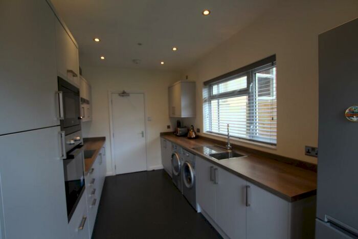 5 Bedroom Terraced House To Rent In Semilong Road, Northampton, NN2