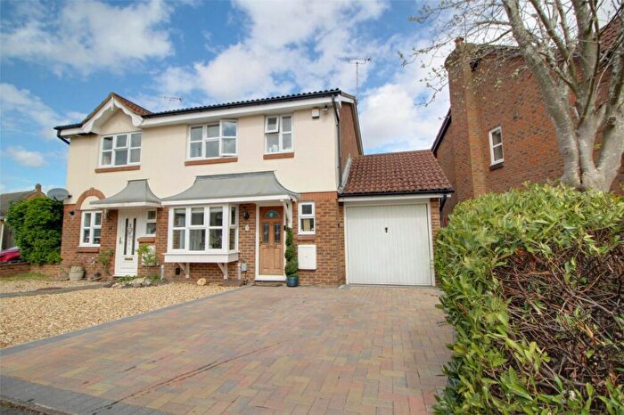 3 Bedroom Semi-Detached House For Sale In The Lawns, Farnborough, Hampshire, GU14