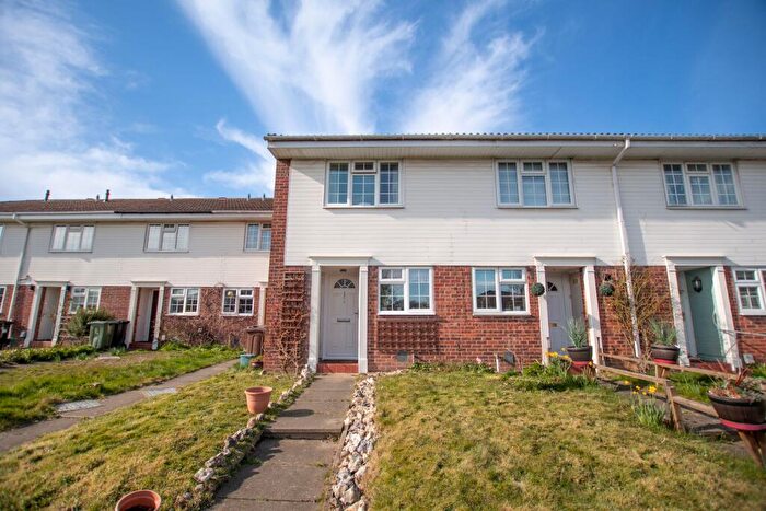 2 Bedroom Terraced House For Sale In Shelton Close, Guildford, GU2