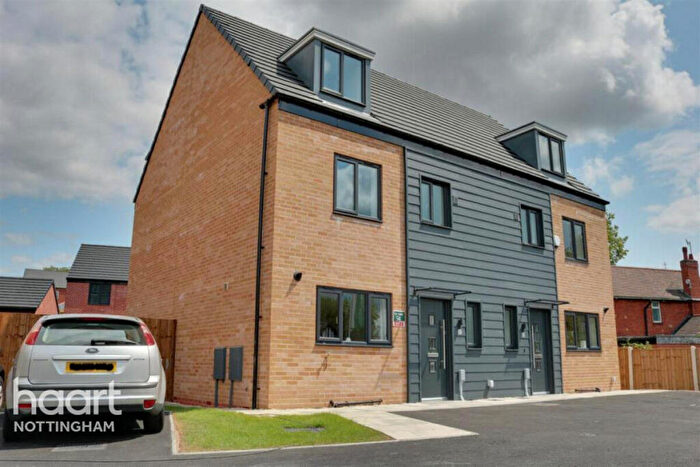 4 Bedroom Semi-Detached House To Rent In Henton Row, Nottingham, NG7