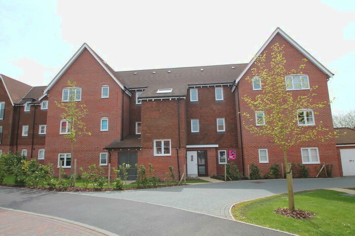 2 Bedroom Apartment To Rent In Outfield Crescent, Wokingham, RG40