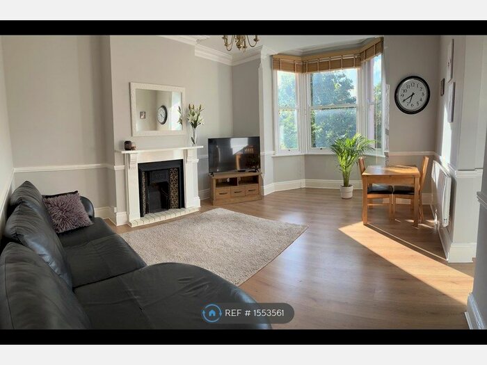 2 Bedroom Flat To Rent In Hamilton Drive, Nottingham, NG7