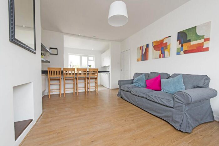 2 Bedroom Apartment To Rent In Devereux Road, SW11