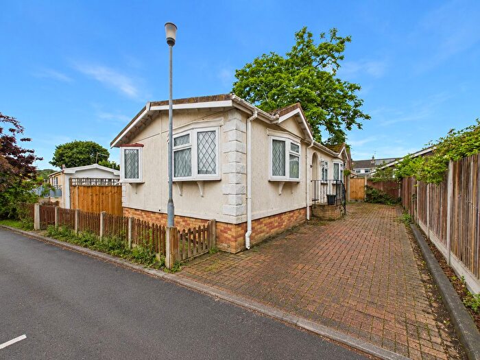 2 Bedroom Park Home For Sale In Kingsleigh Park Homes, Benfleet, SS7