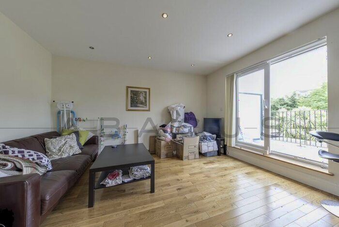 3 Bedroom Flat To Rent In Westbere Road, West Hampstead, NW2