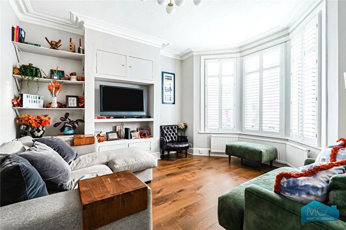 3 Bedroom Terraced House For Sale In Squires Lane, Finchley, London, N3