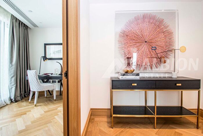 3 Bedroom Flat To Rent In Cleland House, London, SW1P