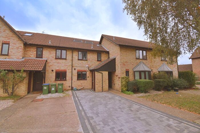 3 Bedroom Terraced House For Sale In Stonebanks, Walton-On-Thames, KT12