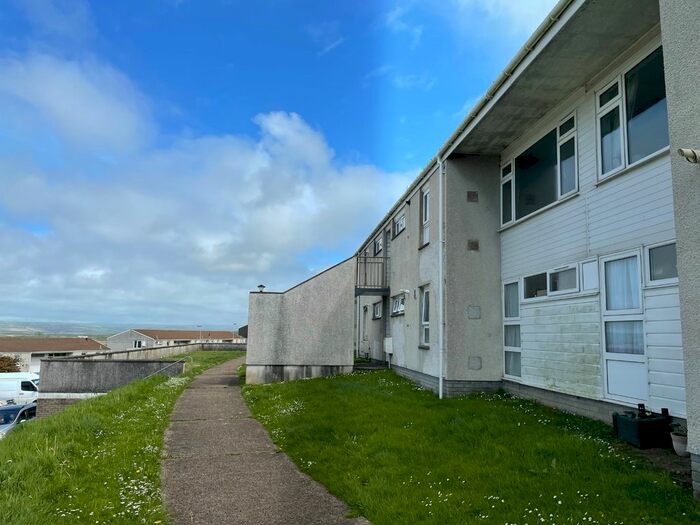 3 Bedroom Flat To Rent In The Mount, Appledore, EX39