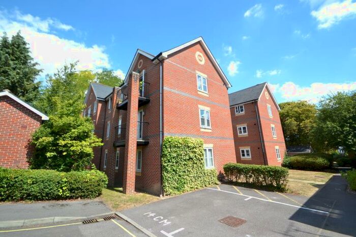 2 Bedroom Apartment To Rent In Abbey Court, Bishops Way, Andover, SP10