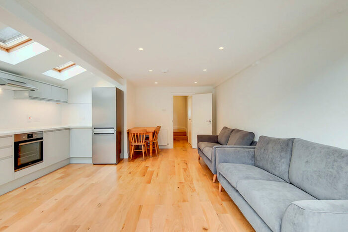 2 Bedroom Ground Flat To Rent In Hatchard Road, N19