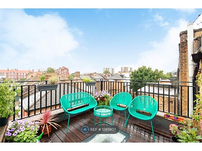 2 Bedroom Flat To Rent In St Stephens Avenue, London, W12