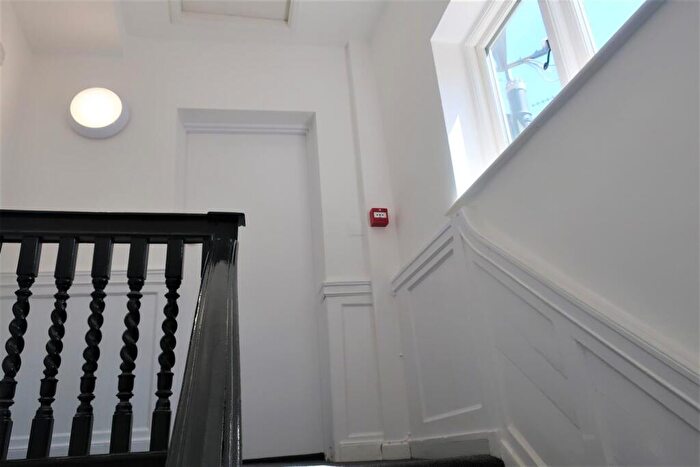 2 Bedroom Flat To Rent In Albion Street, Chipping Norton, OX7